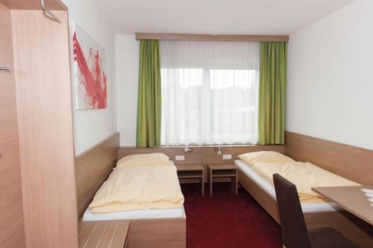 Gasthof Pension Auzinger Meggenhofen Luaran gambar