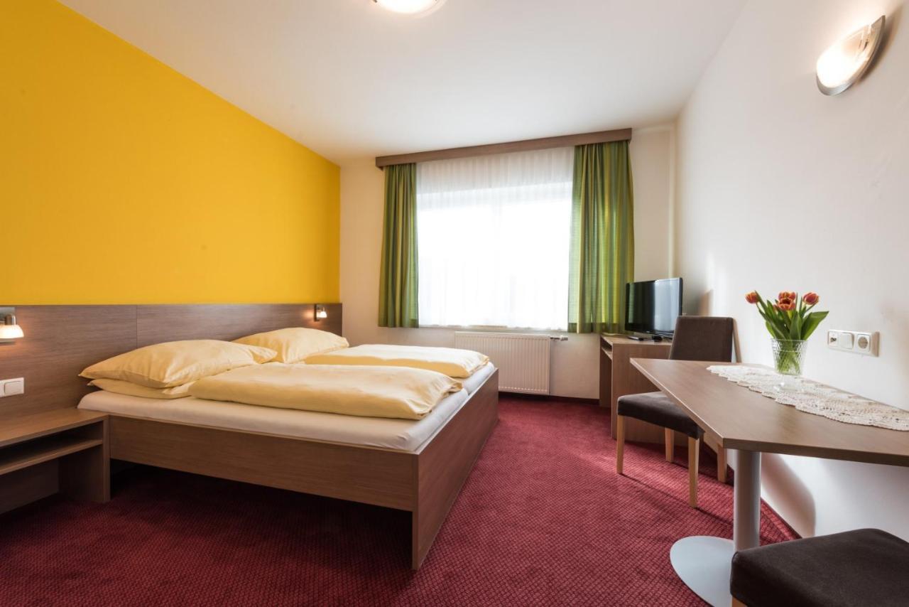 Gasthof Pension Auzinger Meggenhofen Luaran gambar
